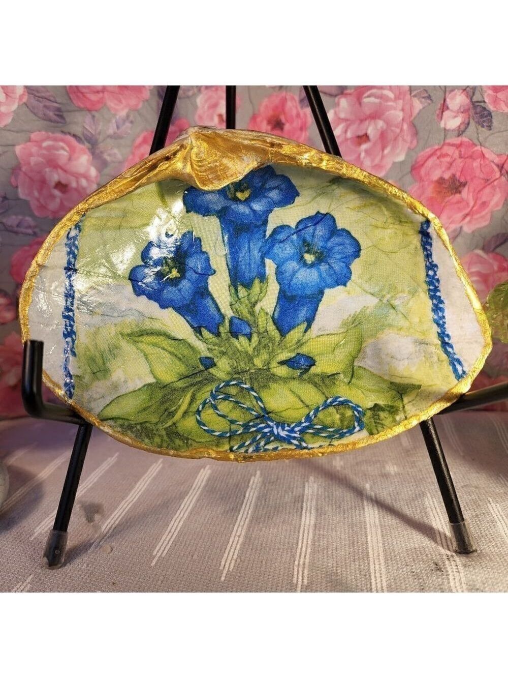 DECOUPAGE CLAM SHELL DECOUPAGE BLUE FLOWERS ON A CLAM SHELL TRINKET DISH